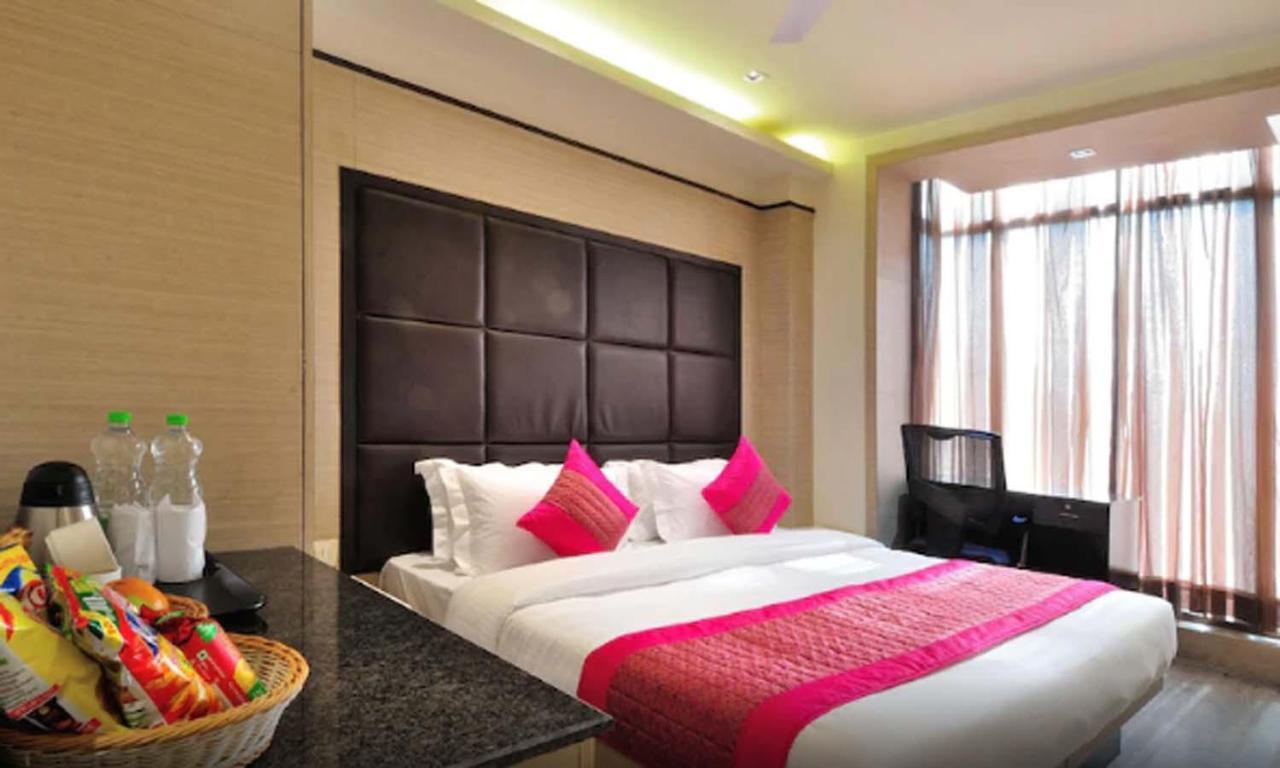 Hotel Royal Grand - Opposite Axis Bank East Patel Nagar Nuova Delhi Esterno foto