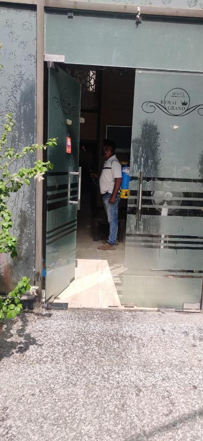 Hotel Royal Grand - Opposite Axis Bank East Patel Nagar Nuova Delhi Esterno foto
