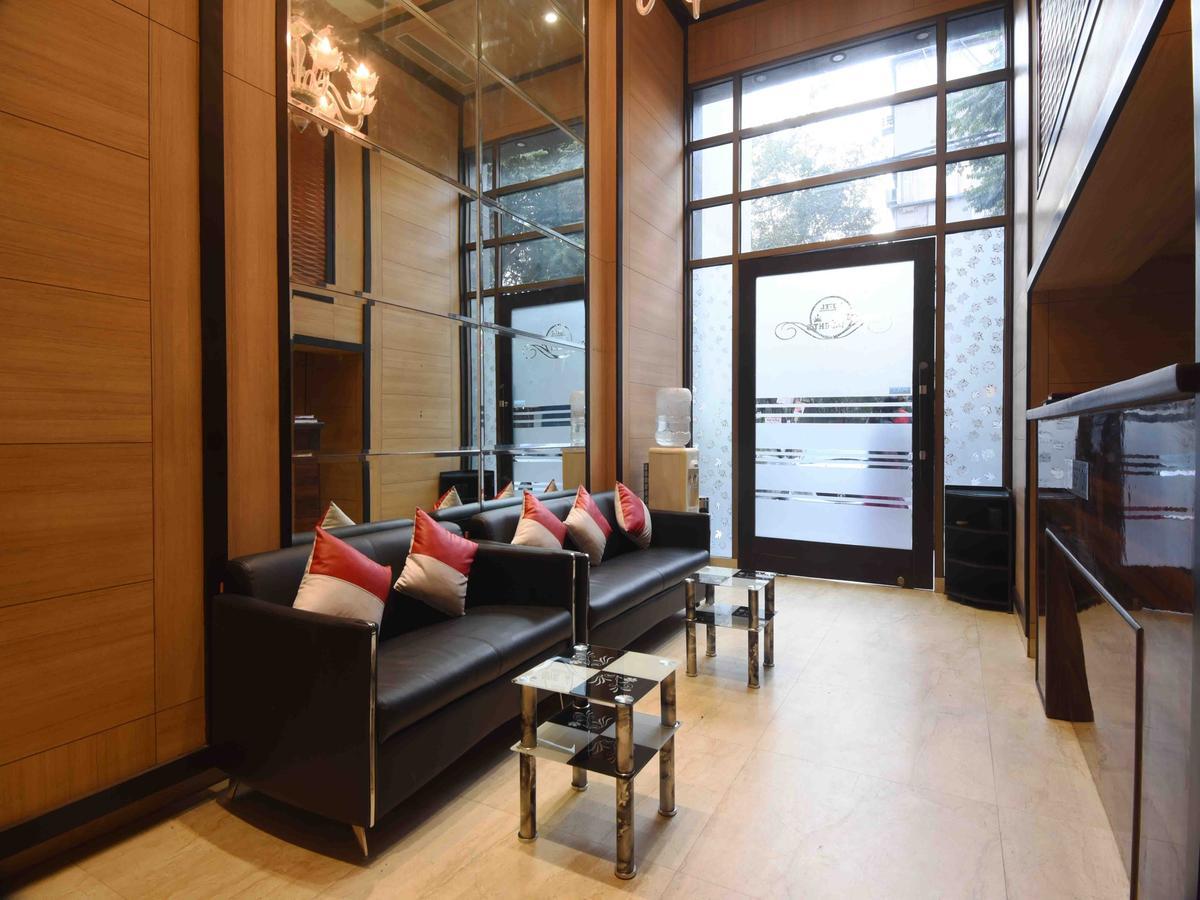 Hotel Royal Grand - Opposite Axis Bank East Patel Nagar Nuova Delhi Esterno foto