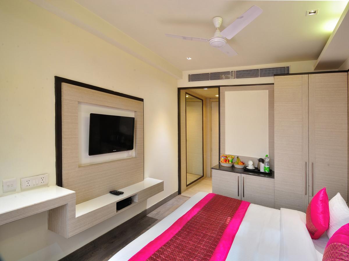 Hotel Royal Grand - Opposite Axis Bank East Patel Nagar Nuova Delhi Esterno foto