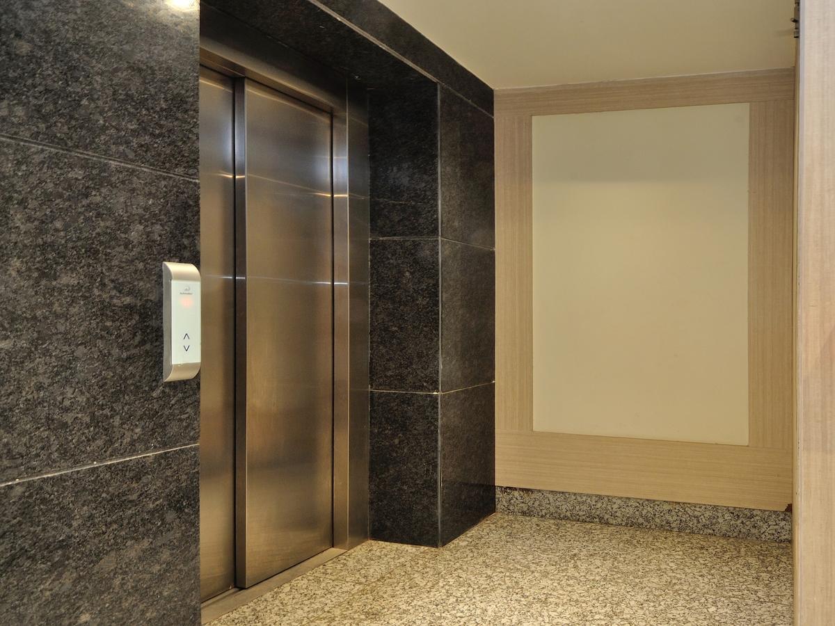 Hotel Royal Grand - Opposite Axis Bank East Patel Nagar Nuova Delhi Esterno foto