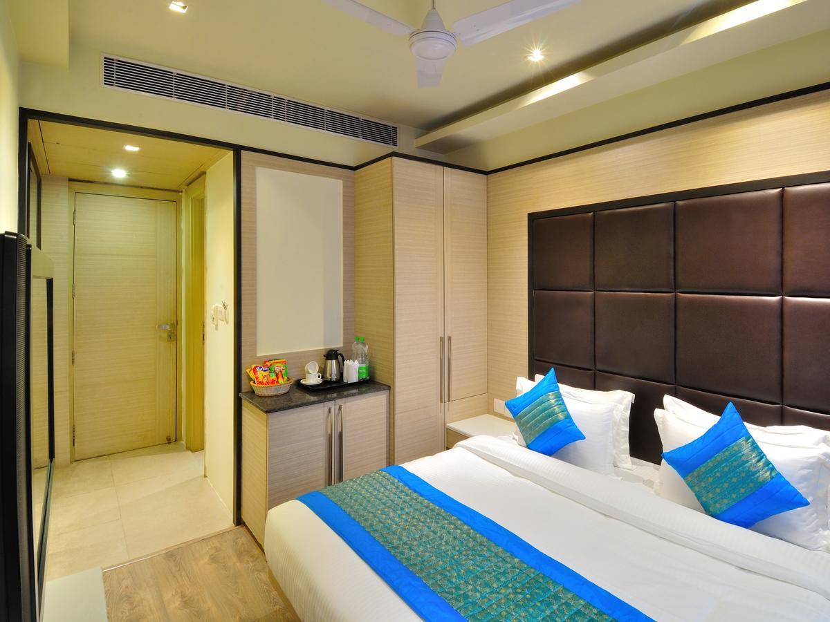 Hotel Royal Grand - Opposite Axis Bank East Patel Nagar Nuova Delhi Esterno foto