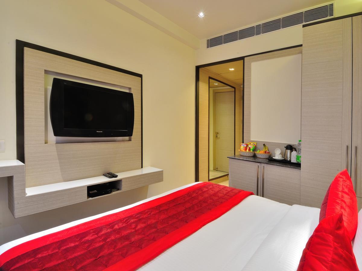 Hotel Royal Grand - Opposite Axis Bank East Patel Nagar Nuova Delhi Esterno foto