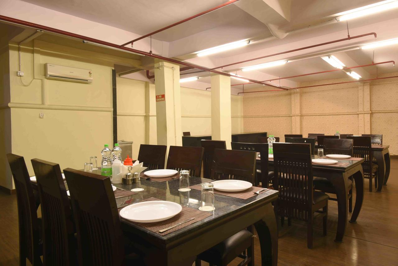 Hotel Royal Grand - Opposite Axis Bank East Patel Nagar Nuova Delhi Esterno foto