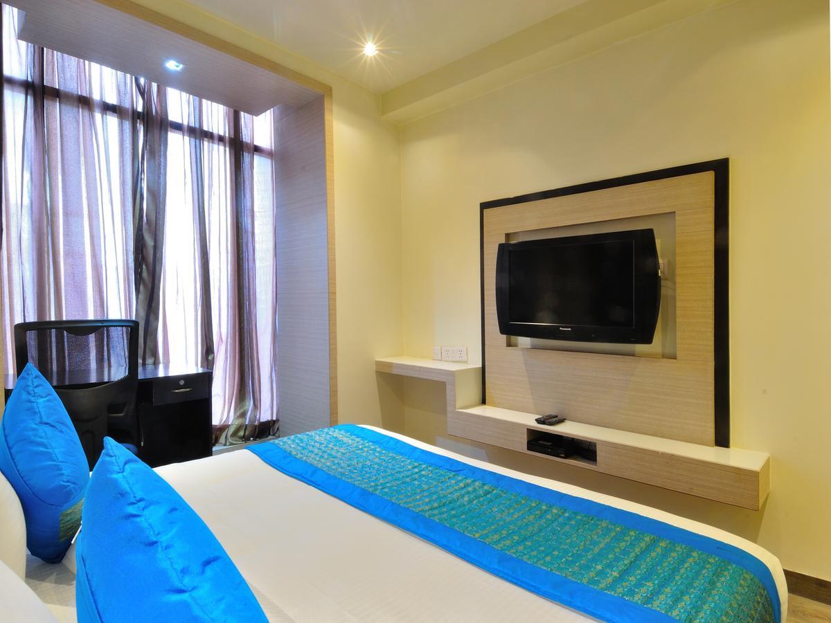 Hotel Royal Grand - Opposite Axis Bank East Patel Nagar Nuova Delhi Esterno foto