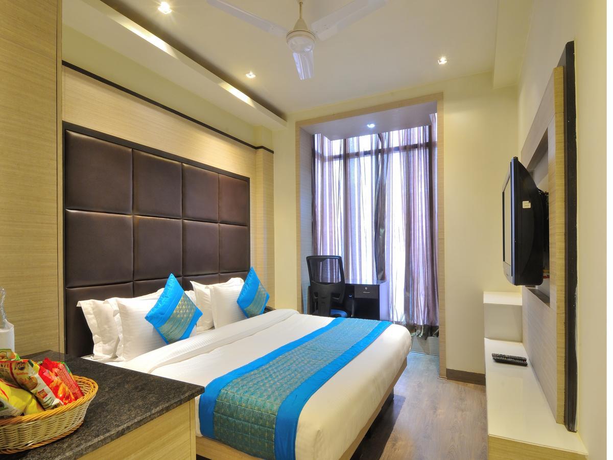 Hotel Royal Grand - Opposite Axis Bank East Patel Nagar Nuova Delhi Esterno foto