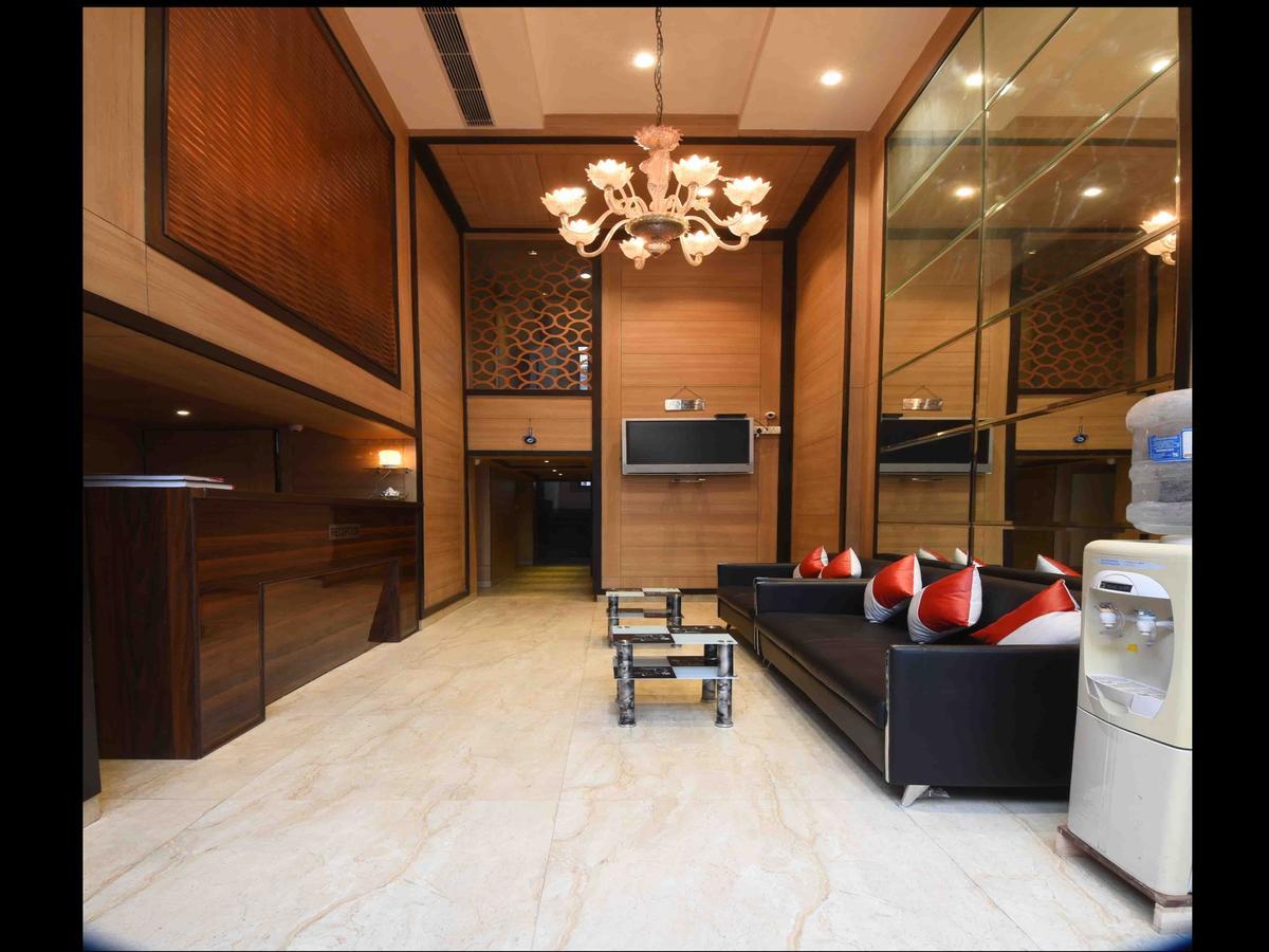 Hotel Royal Grand - Opposite Axis Bank East Patel Nagar Nuova Delhi Esterno foto