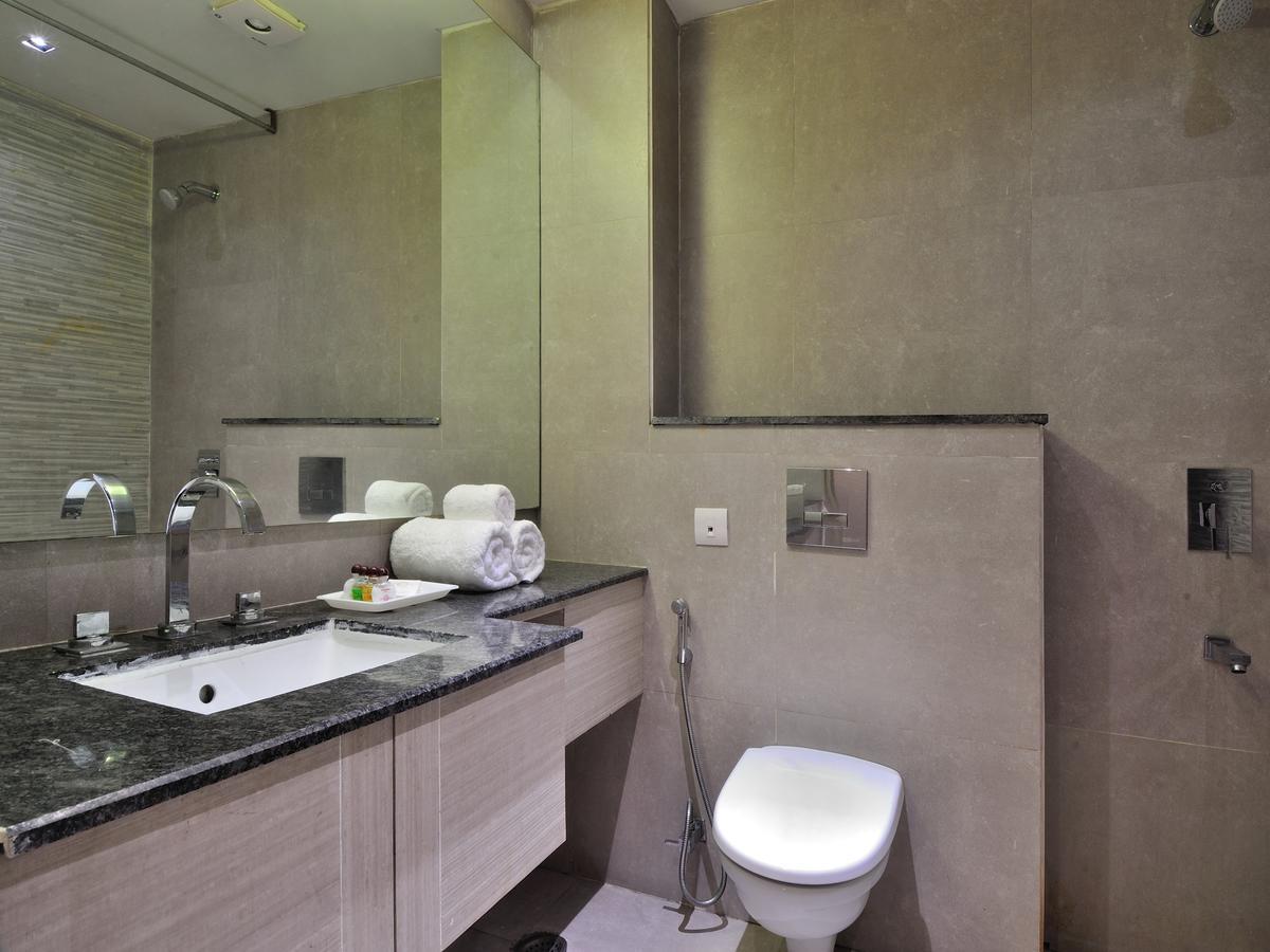 Hotel Royal Grand - Opposite Axis Bank East Patel Nagar Nuova Delhi Esterno foto