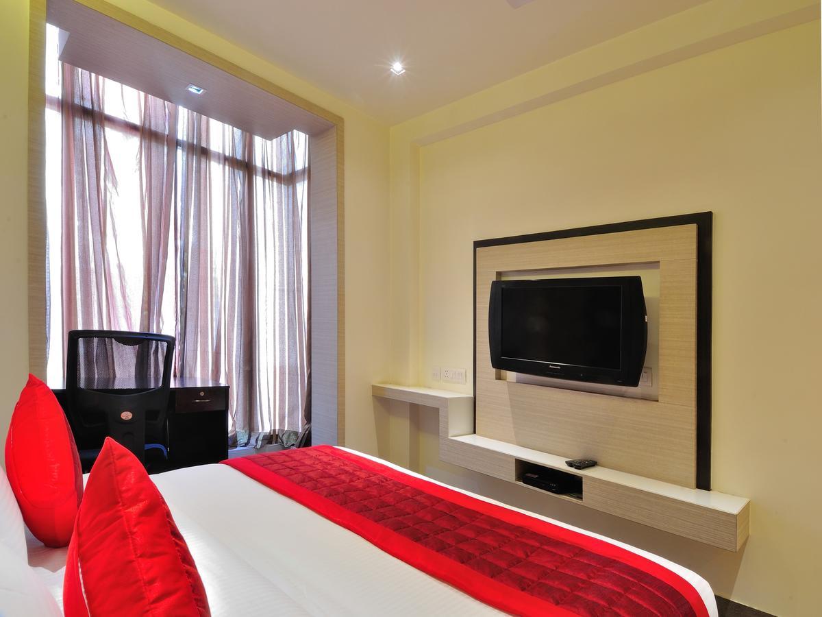Hotel Royal Grand - Opposite Axis Bank East Patel Nagar Nuova Delhi Esterno foto