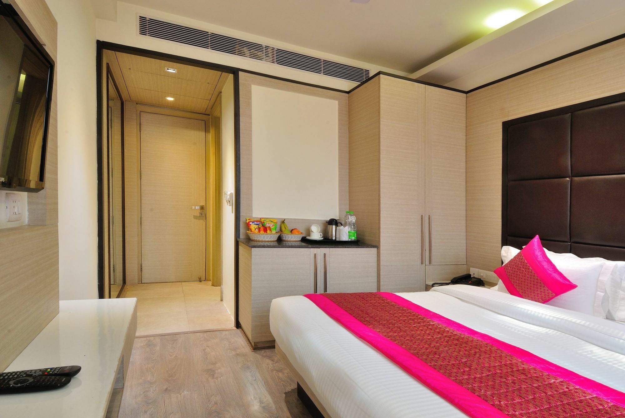 Hotel Royal Grand - Opposite Axis Bank East Patel Nagar Nuova Delhi Esterno foto