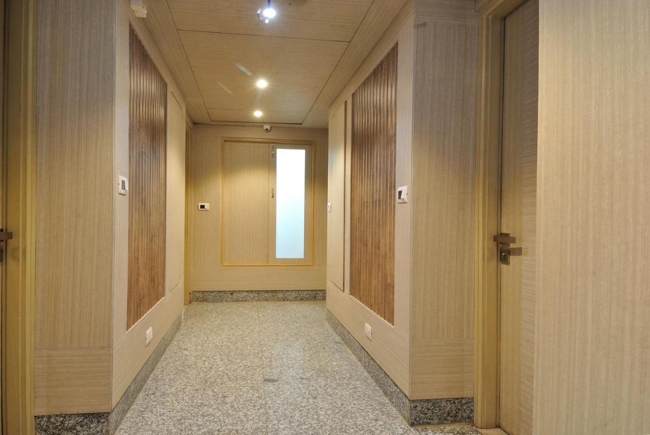 Hotel Royal Grand - Opposite Axis Bank East Patel Nagar Nuova Delhi Esterno foto