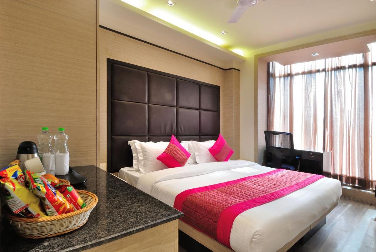Hotel Royal Grand - Opposite Axis Bank East Patel Nagar Nuova Delhi Esterno foto