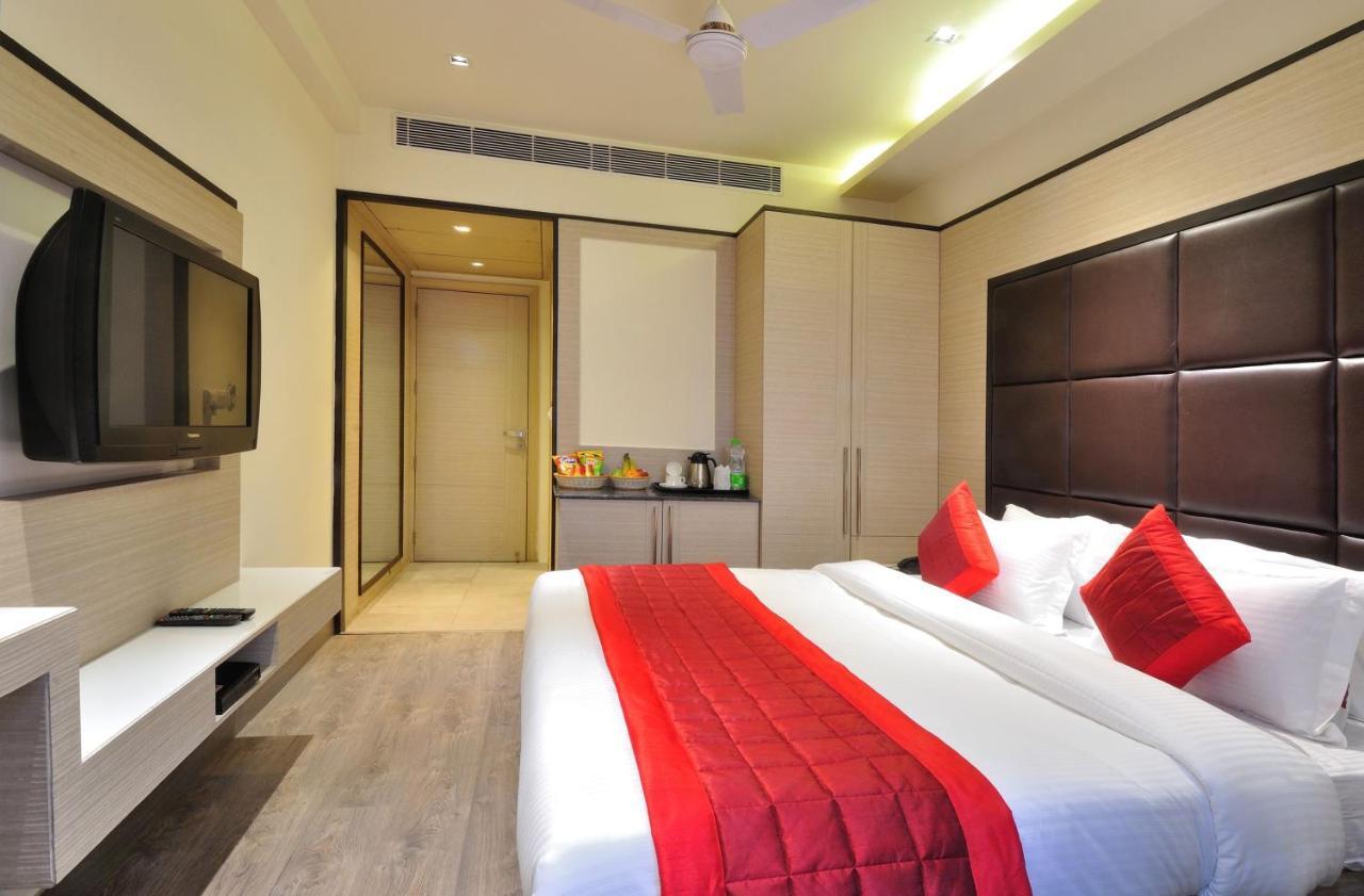 Hotel Royal Grand - Opposite Axis Bank East Patel Nagar Nuova Delhi Esterno foto
